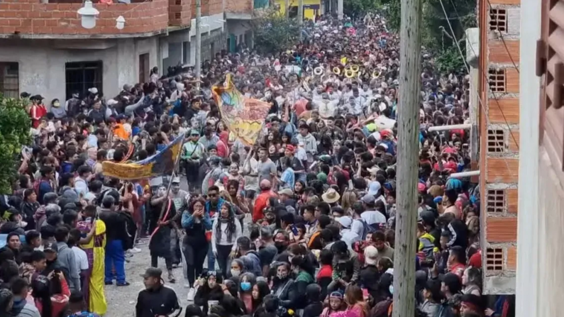 Juje�o festejaba carnaval en barrio El Chingo y una patota casi lo mata�