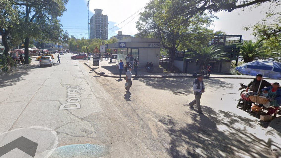Un pozo en pleno centro de San Salvador casi provoca una tragedia: hay tres heridos