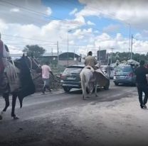 Acompañado de varios gauchos, así despidieron al joven muerto en una celda