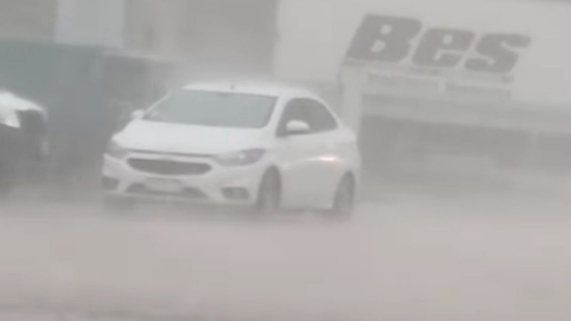 Brutal temporal gener� p�nico en Monterrico