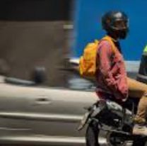 Pidió Uber Moto y durante el viaje comenzó a manosear a la conductora