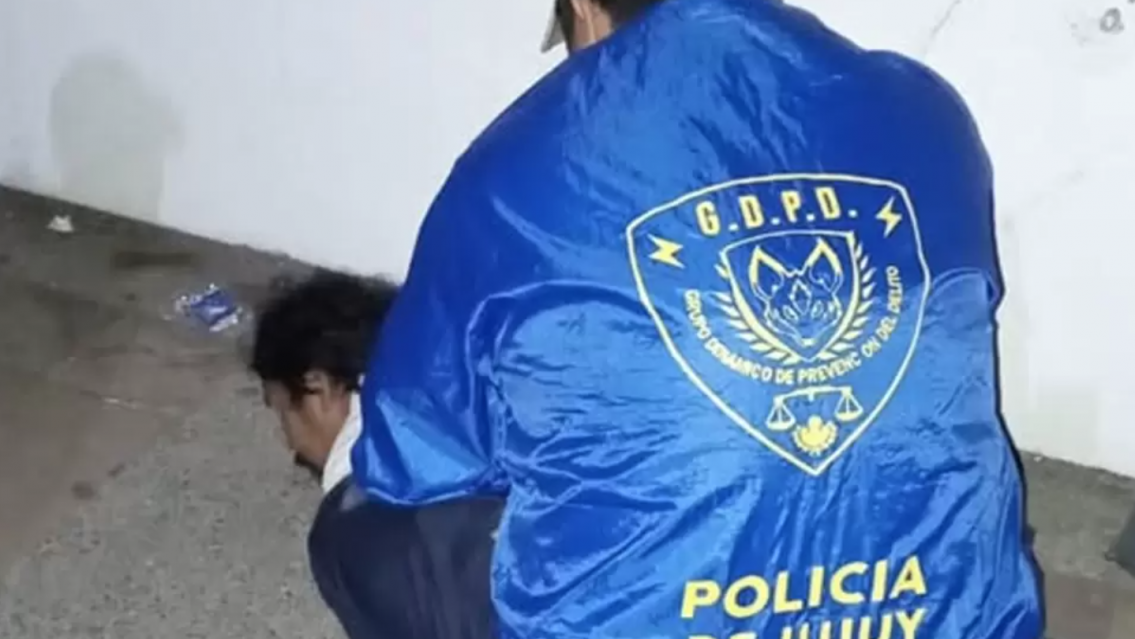 Gritos y sirenas en una casa en pleno centro jujeño: una visita inesperada desató un escándalo