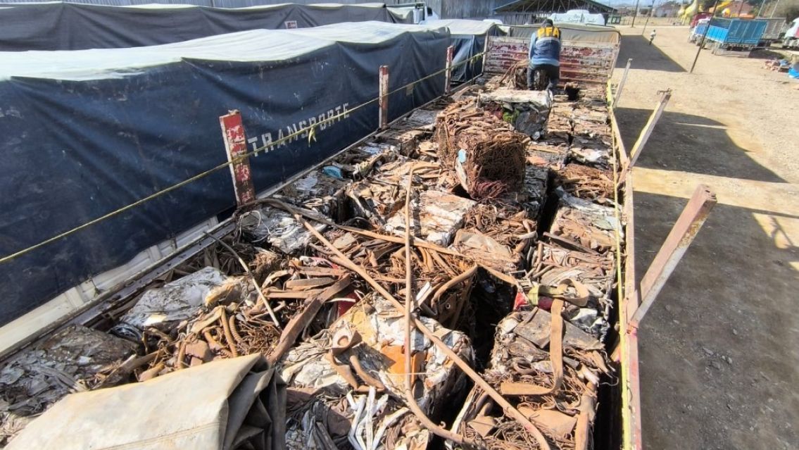 Atraparon una peligrosa banda de "chatarreros" en Jujuy: Se robaban hasta las vías del tren