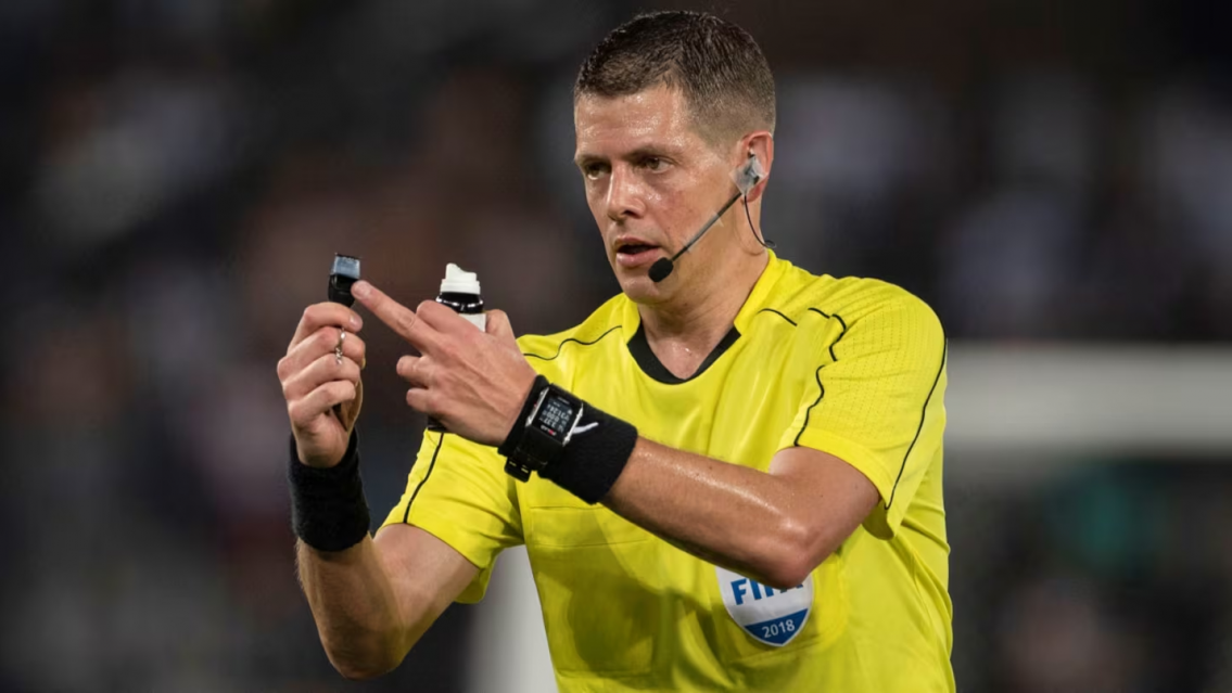 "Una mancha más al tigre", este árbitro se desubicó en el UPD de su hija