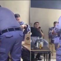 Filtraron videos de varios polic&iacute;as escabiando en la comisar&iacute;a