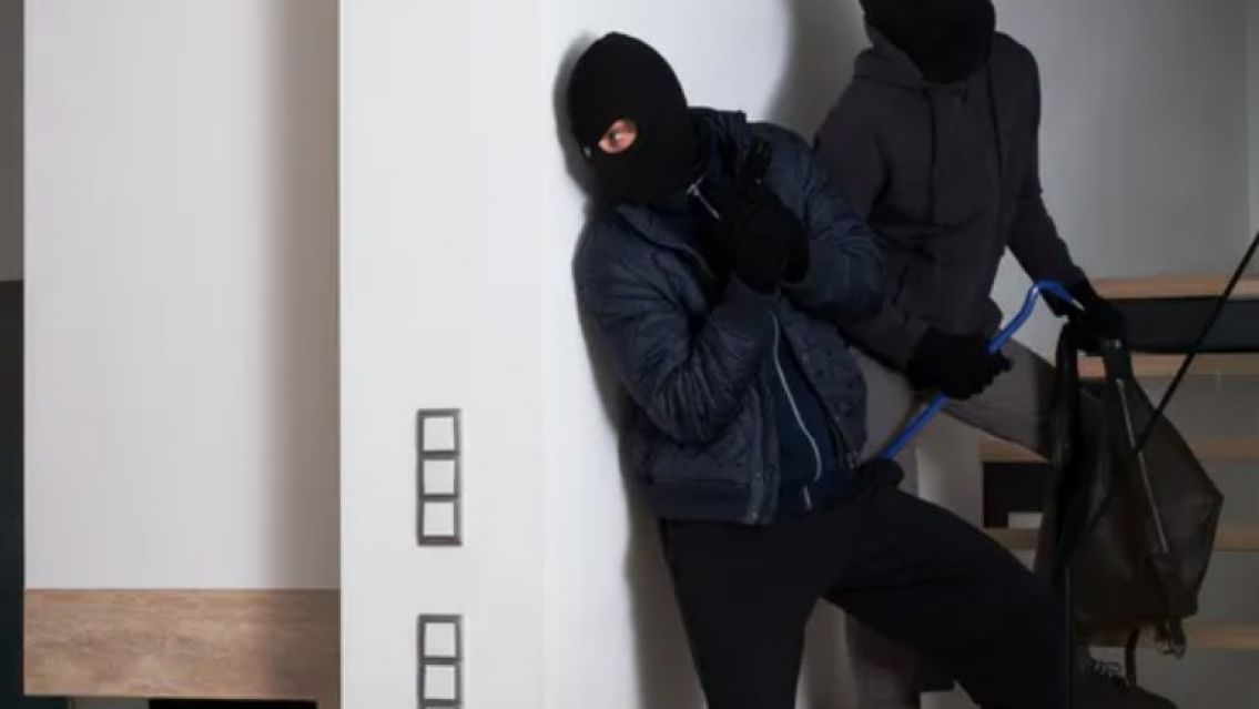 Susto terrible en Jujuy: despert� y ten�a dos chorros en su casa