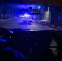 Atraparon a dos policías jugando a la "pilladita" en el móvil policial