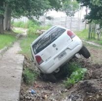 Jujeño volvió de noche y quedó atrapado en un tremendo pozo en la calle