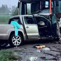 Colectivo lleno de pasajeros y Amarok chocaron en la ruta: hay fallecidos