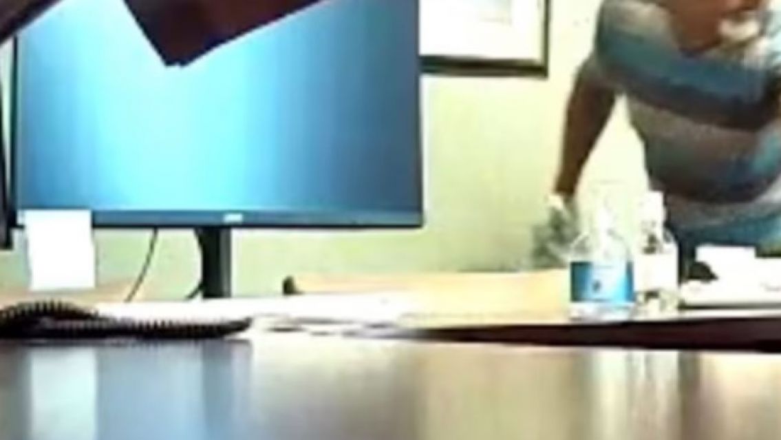 El peor ordenanza: orinaba en el bidón de agua para que tomen sus compañeros