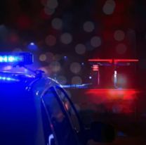 Encontraron a un joven tirado en la calle, su novia lo apuñaló en el cuello