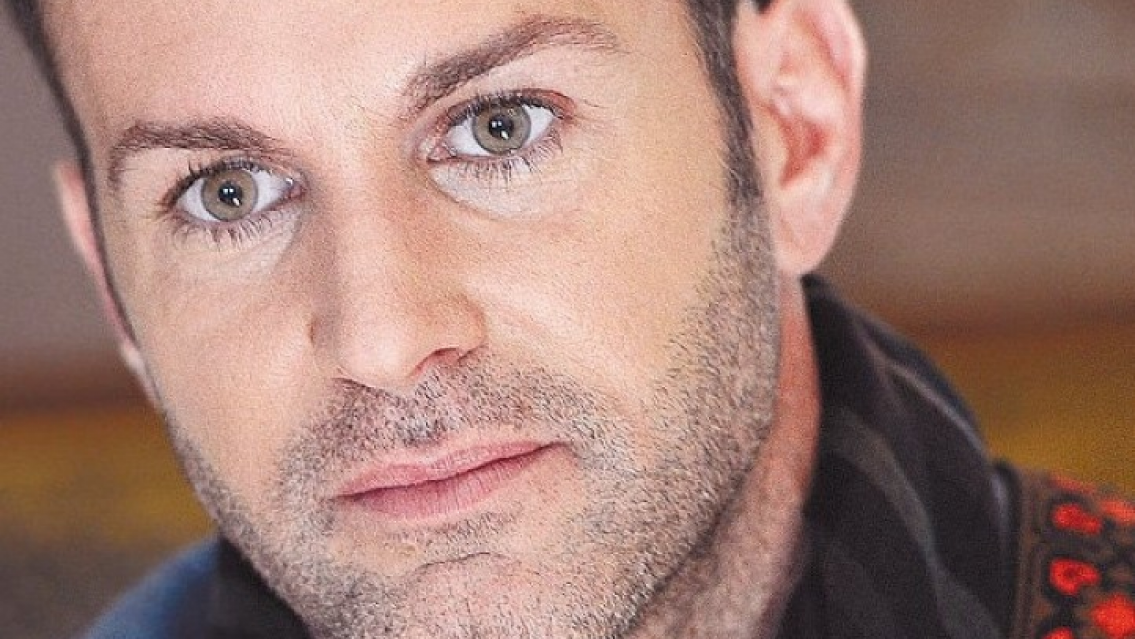 Su hija de 15 no lo quiere ni ver, así es la relación del cantante Axel con su familia