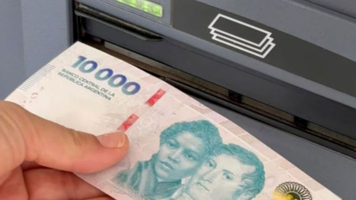 Aumentan las comisiones de los bancos para extraer dinero y sube el costo de reposici�n de tarjetas