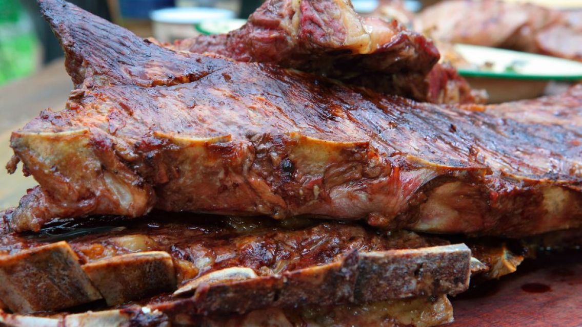 Comía asado con su familia y terminó en velorio: "Se atragantó"