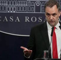 El insólito piropo que usó Manuel Adorni al hablar de Cristina: "Qué linda..."