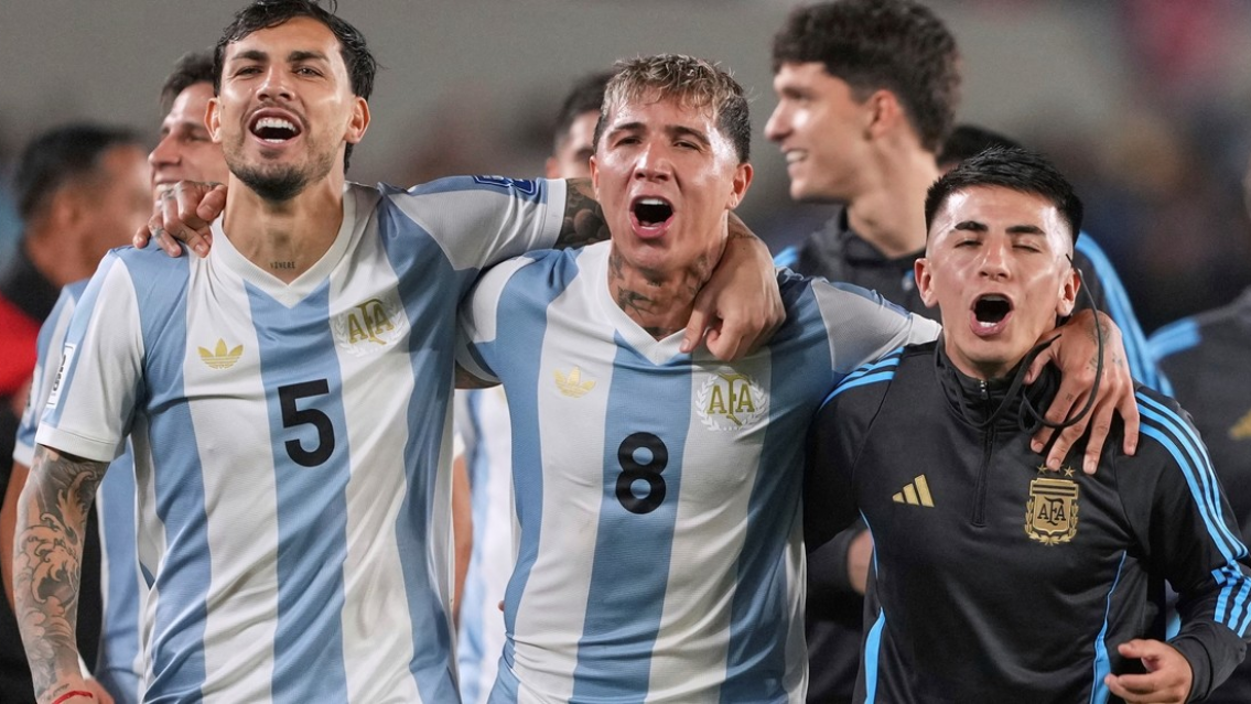 Le dieron la cana a crack de la Selección, le agarraron el celu y todo mal