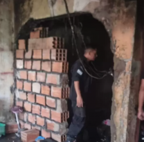 Impresionante rescate de dos niños de un incendio: perdieron todo