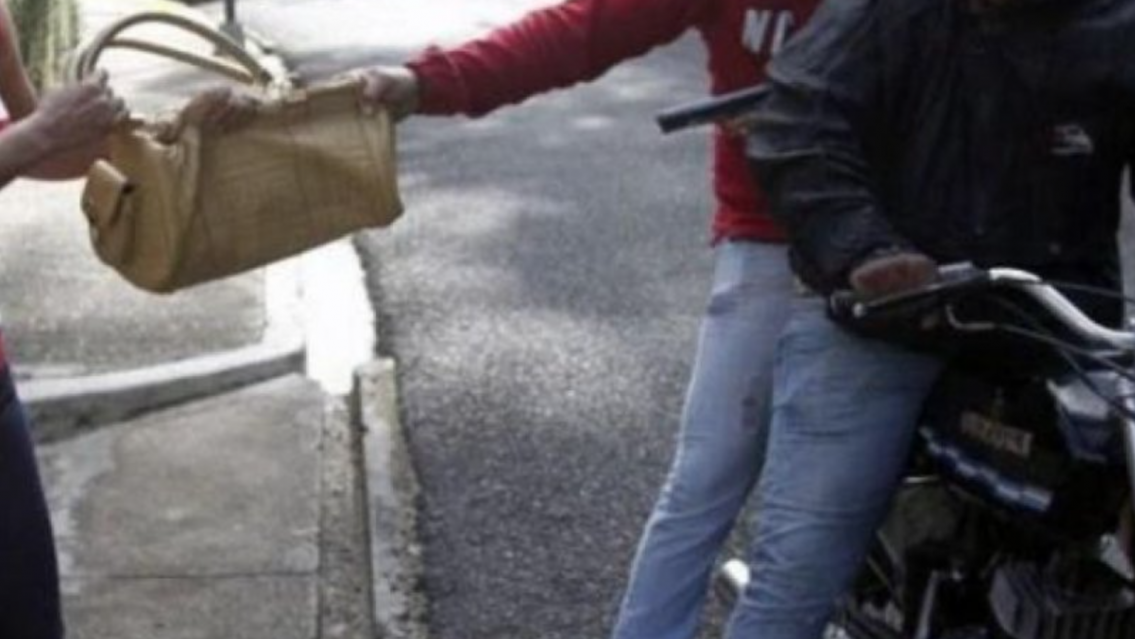 Motochorros atacaron a una feriante en Jujuy y le robaron m�s de un mill�n de pesos