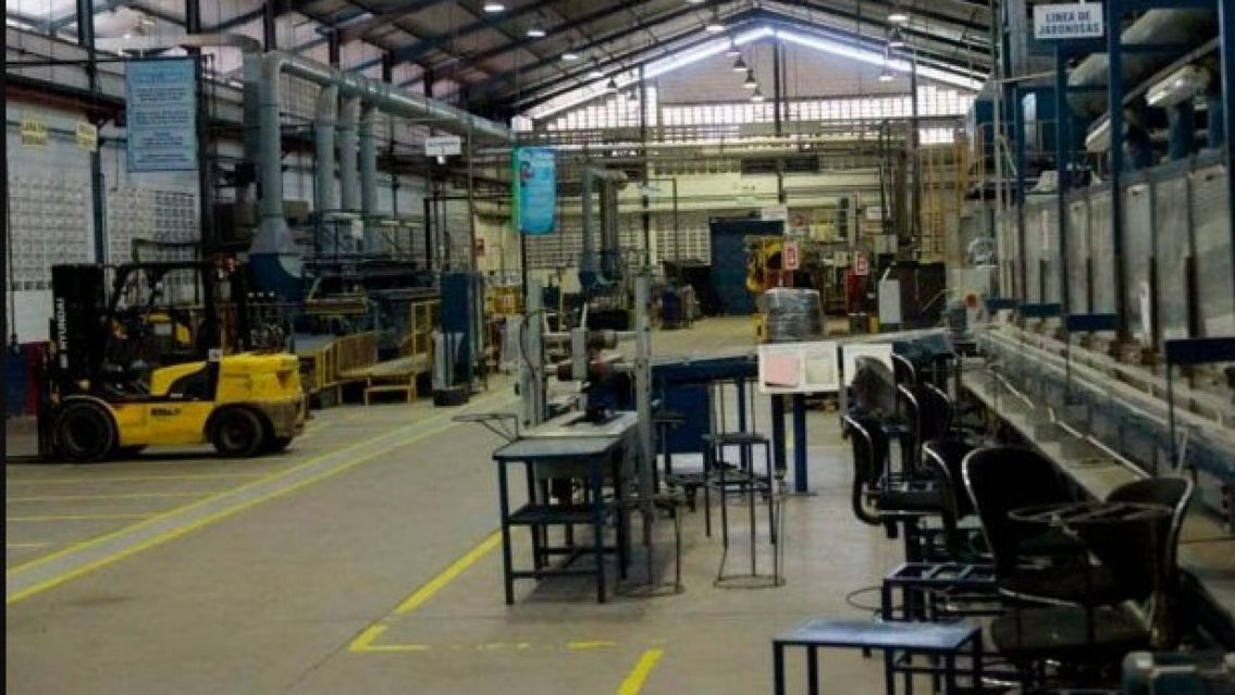 Argentina fue el país con mayor caída industrial del mundo en 2024