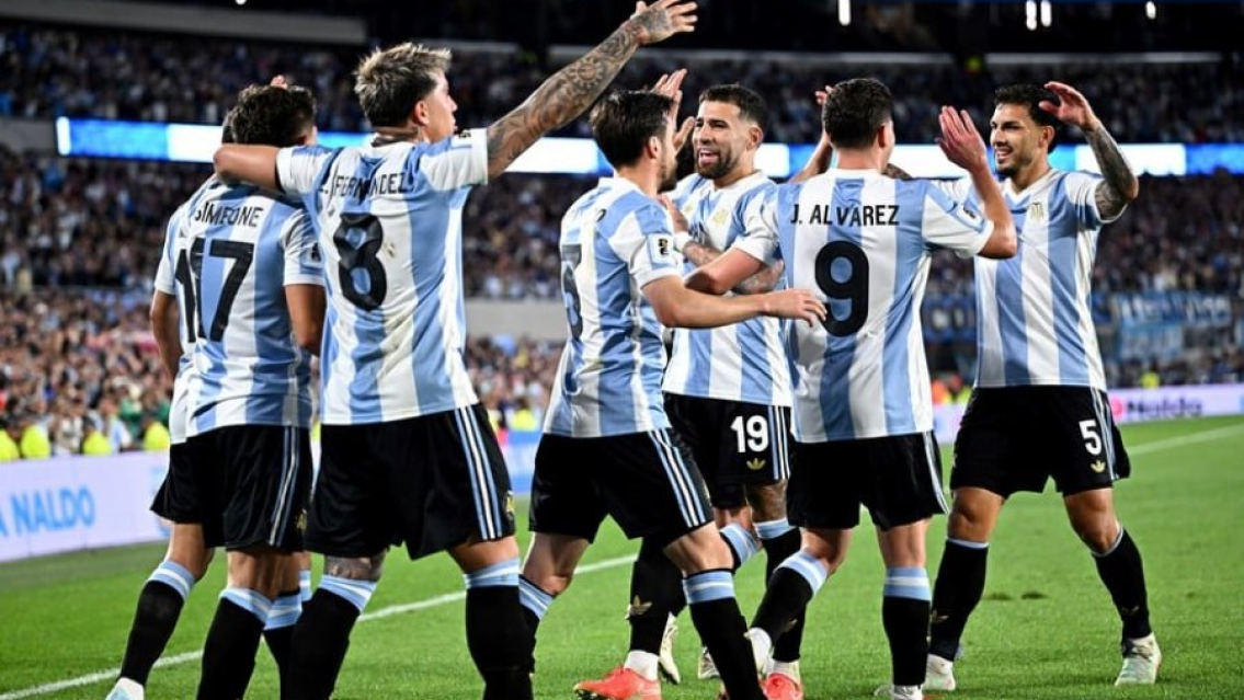 A qué jugador de la Selección le revisaron el celular y le encontraron "de todo"