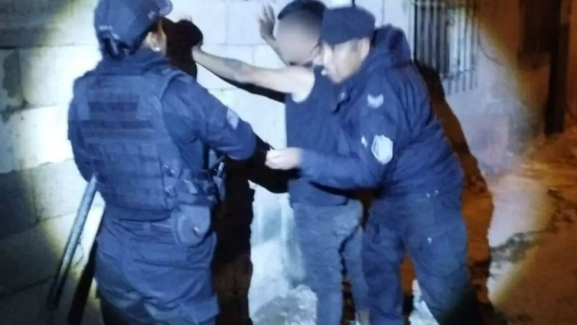 Un hombre intentó llevarse a una nena de 7 años y los vecinos lo atraparon