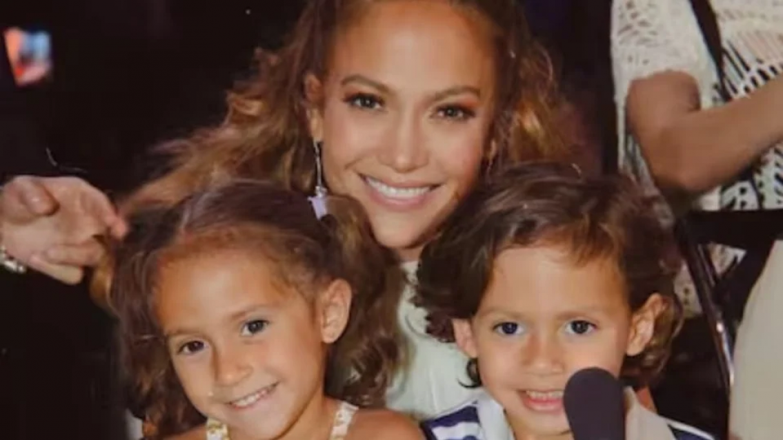 El impactante look de Emme, la hija no binaria de Jennifer López