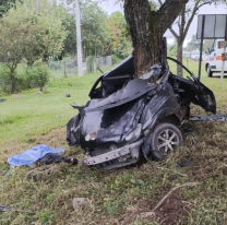 Norteño incrustó su auto en un árbol y falleció en el acto