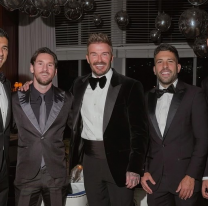 &iquest;Tiene dos? Hay pol&eacute;mica por la foto de Messi con Beckham, Jordi y Su&aacute;rez