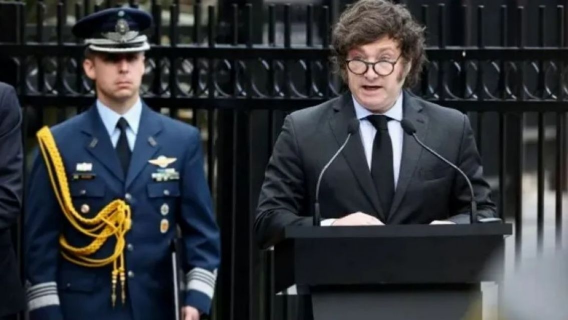 Javier Milei encabez� el acto por el D�a del Veterano de Malvinas antes de viajar a EEUU