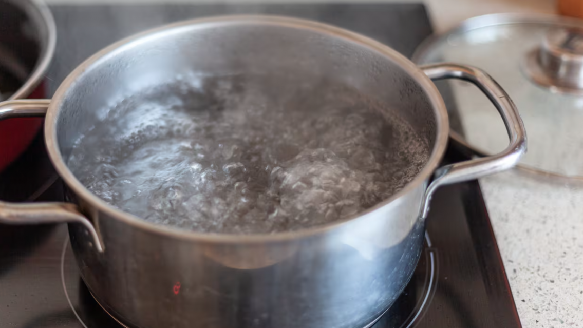 Beba jujeña se quemó entera: le cayó encima una olla con agua hirviendo