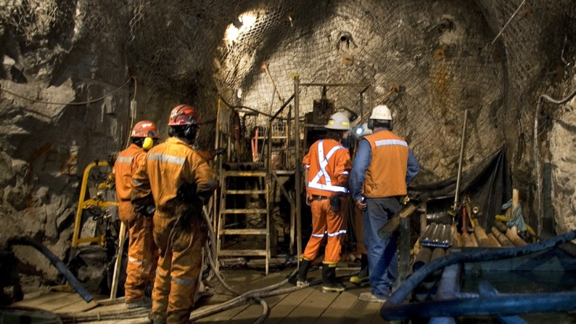 Tragedia en una mina, hay 5 muertos. ¿Estaban haciendo tareas legales?