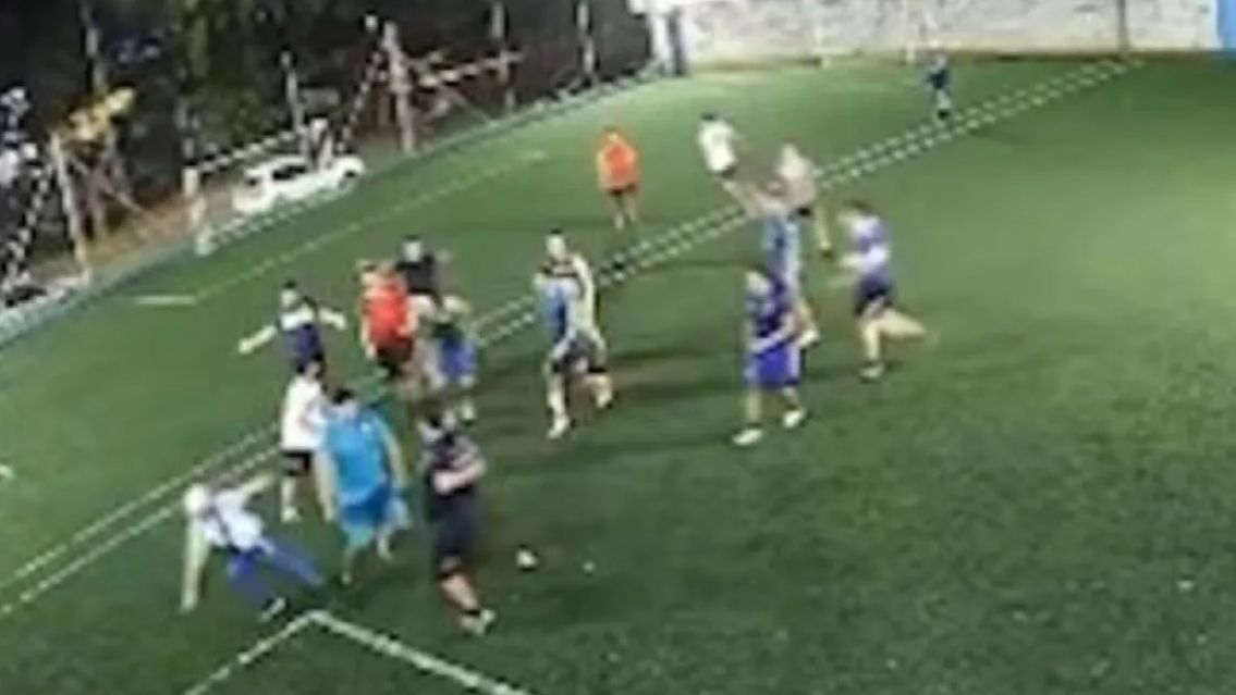 ¿Les tendieron una trampa? Así cayeron barrabravas a un partido de policías