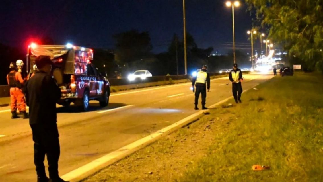 Camionero atropelló una moto en la ruta 9: Una jujeña y sus dos hijos muy graves