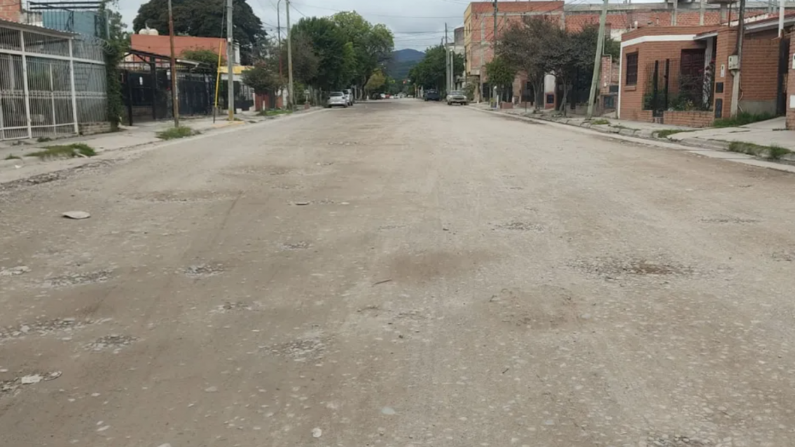 San Salvador: denuncian que pagaron la pavimentación de una calle que nunca hizo la muni