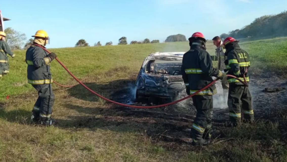 Hallan el cuerpo calcinado de una mujer dentro de auto abandonado en la ruta