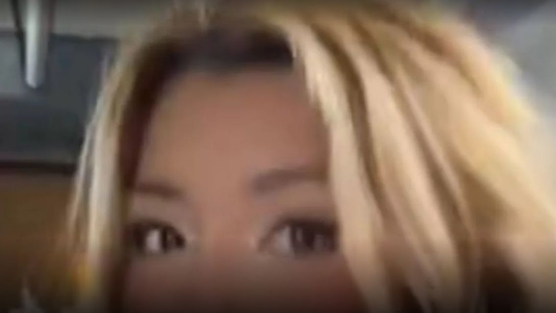 La tiktoker que la rompe bailando en el bondi: es muy hermosa