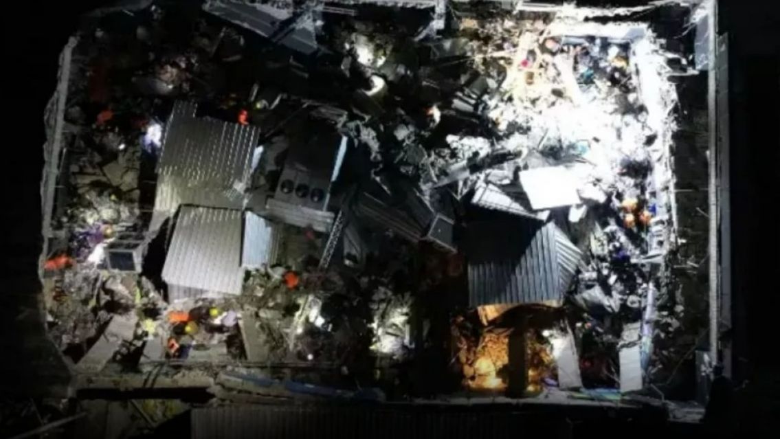 Se derrumbó el techo de un boliche: hay al menos 58 muertos y más de 150 heridos