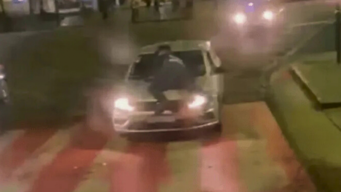 Escap� de control policial, atropell� a un agente y lo arrastr� por tres cuadras