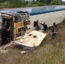Un colectivo perdió el control y volcó en plena ruta: hay 7 muertos y varios heridos