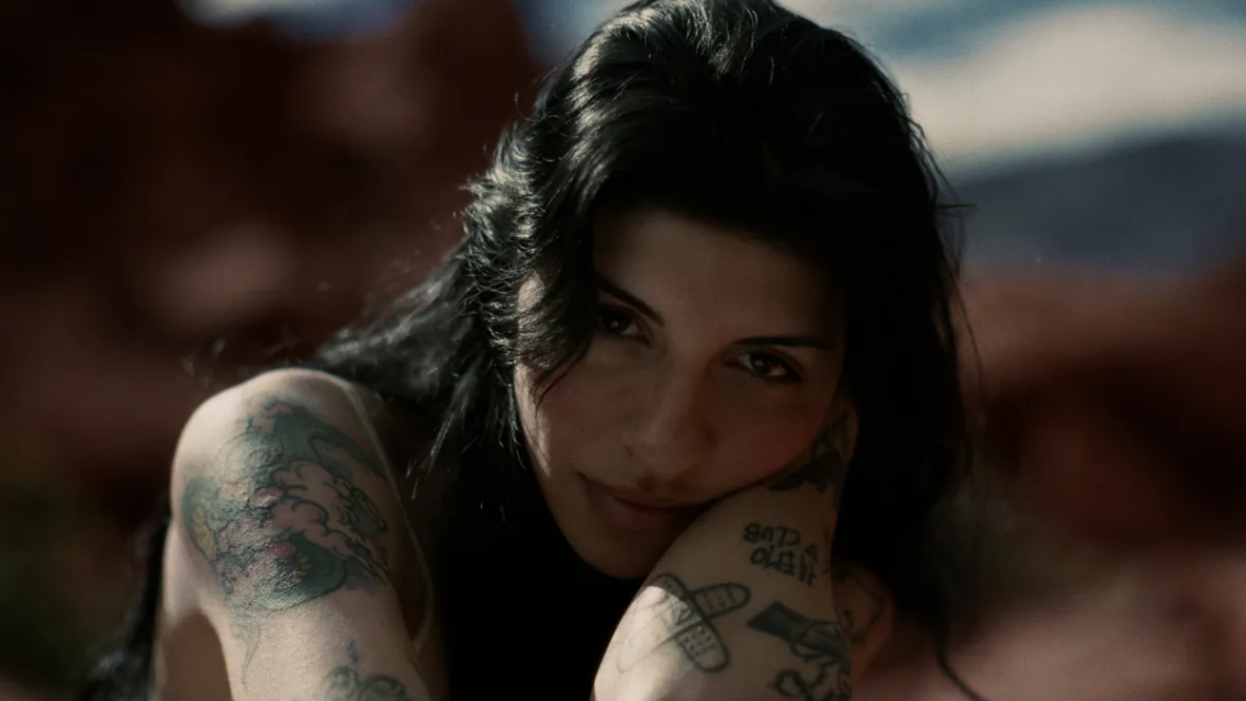 Sale el nuevo disco de Cazzu y la artista demuestra su amor por Jujuy