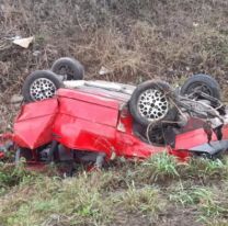 Brutal vuelco en la Cuesta de Bárecna: El conductor lucha por su vida