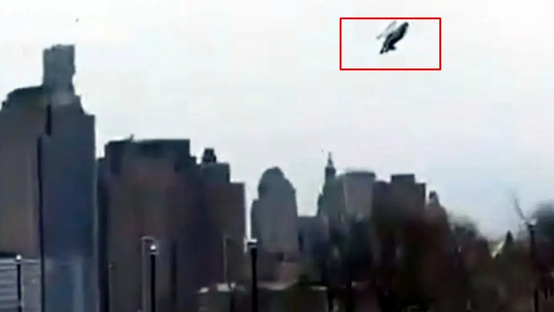 Nueva York: un helicóptero cayó al río Hudson y hay seis muertos