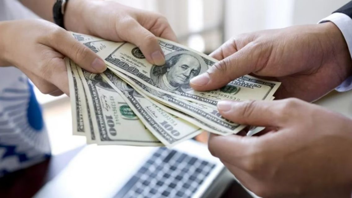 Cuántos dólares en efectivo se pueden comprar el lunes tras el levantamiento del cepo