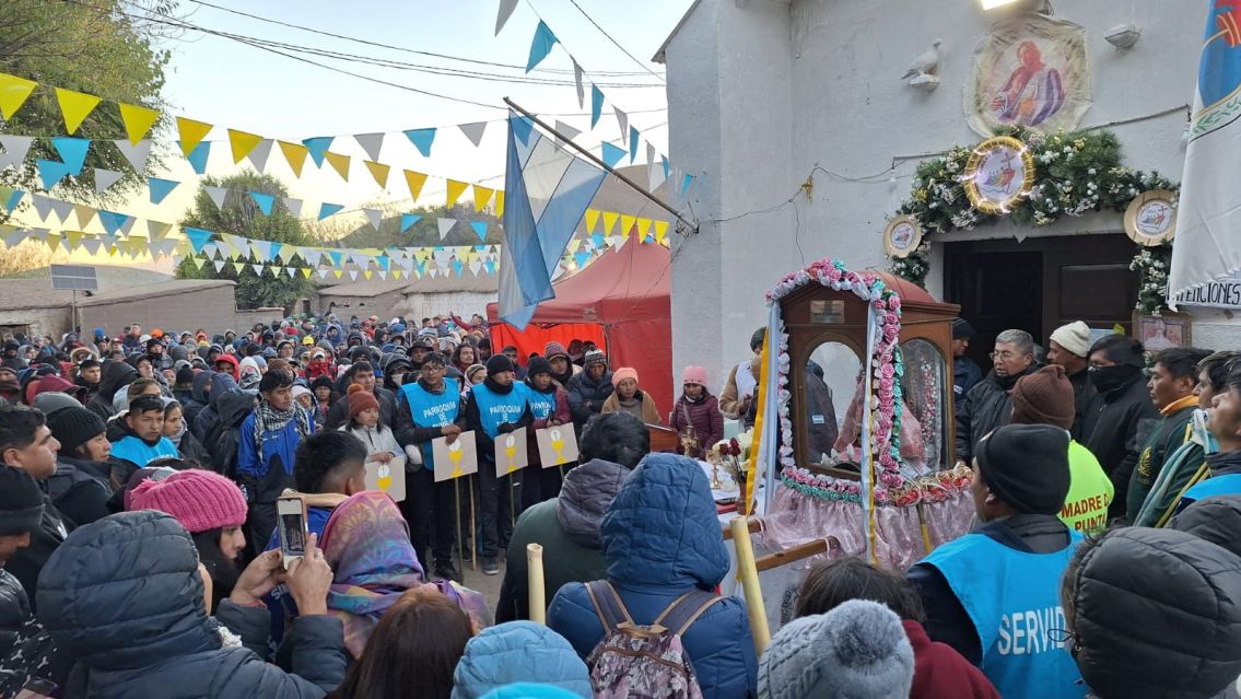 La Virgen de Punta Corral inicia su viaje hacia el encuentro con los fieles en Tumbaya
