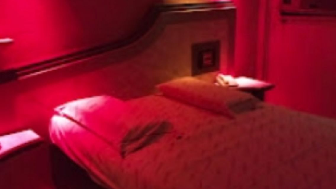 [INS�LITO] Parejita salte�a se pas� de amor en un conocido telo: gritos y cosas rotas