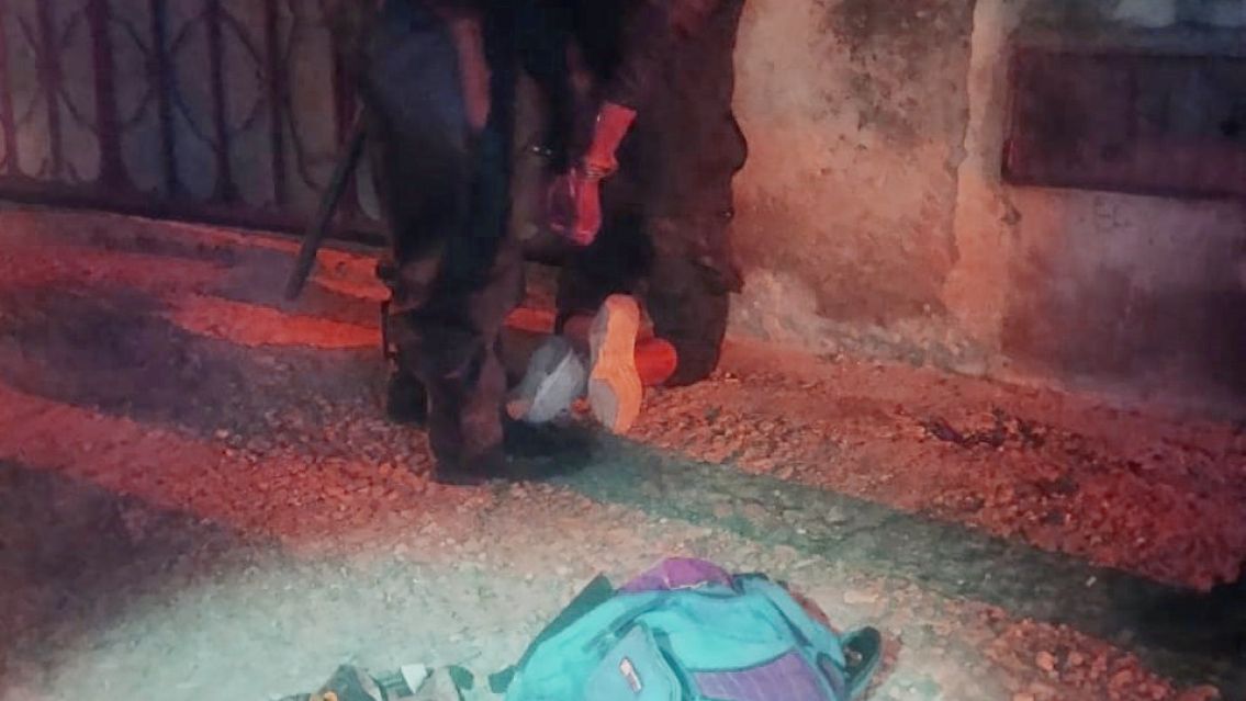 Agarraron al juje�o que andaba "miroteando" las casas con un arma de mentira