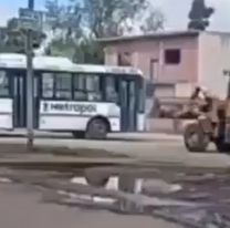 Destruy&oacute; tres bondis porque uno de ellos lo choc&oacute; mientras llevaba a su hijo al hospital