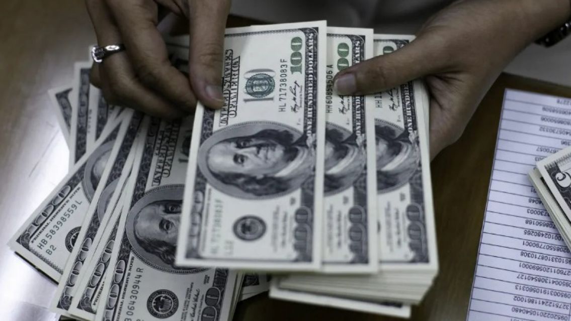 El dólar se mantuvo estable en la segunda jornada sin cepo cambiario