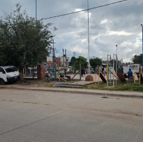 Treinta chicos con palos y armas blancas se agarraron en una placita jujeña