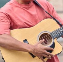 "Espero que no sea un ACV", a este cantante se le paralizó la cara